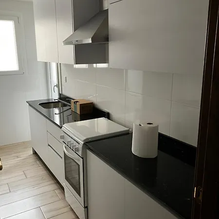 Apartamento En Camino De Ronda De Dos Y Salon דירה *